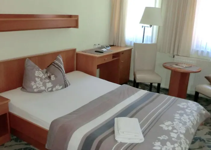 Simon Otel Oberschonau